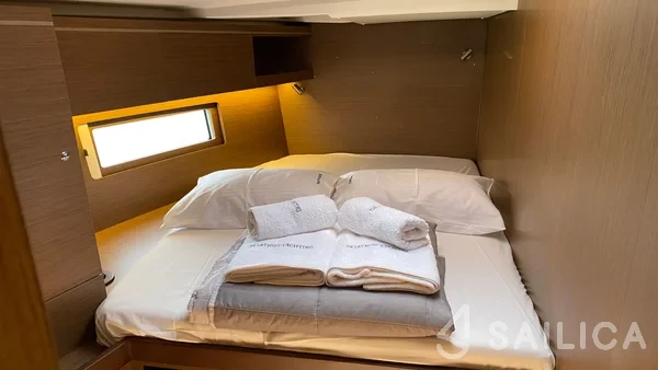 Oceanis 51.1 - Yacht Charter Sailica