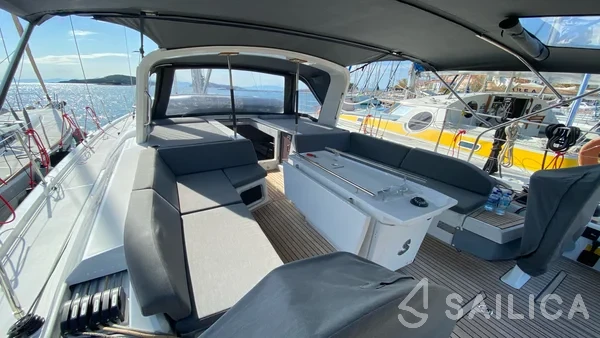 Oceanis 51.1 - Yacht Charter Sailica