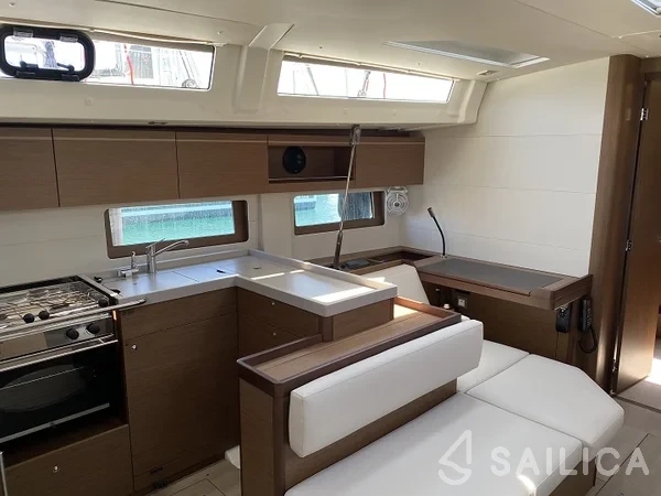 Oceanis 51.1 - Yacht Charter Sailica