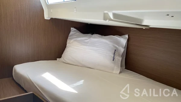 Oceanis 51.1 - Yacht Charter Sailica