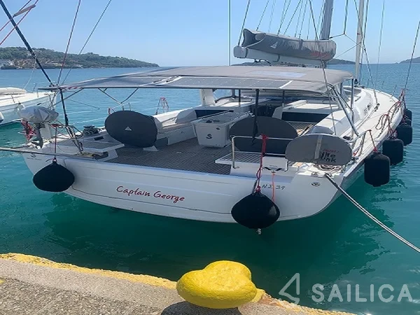 Oceanis 51.1 - Yacht Charter Sailica