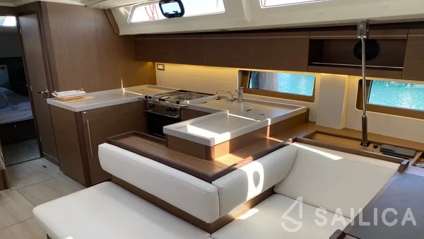 Oceanis 51.1 - Yacht Charter Sailica