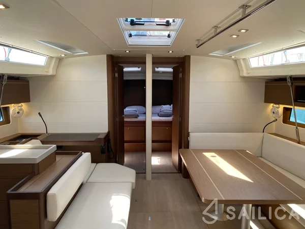 Oceanis 51.1 - Yacht Charter Sailica