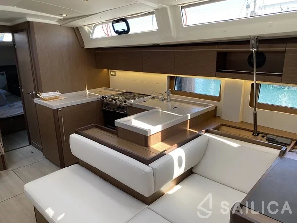 Oceanis 51.1 - Yacht Charter Sailica