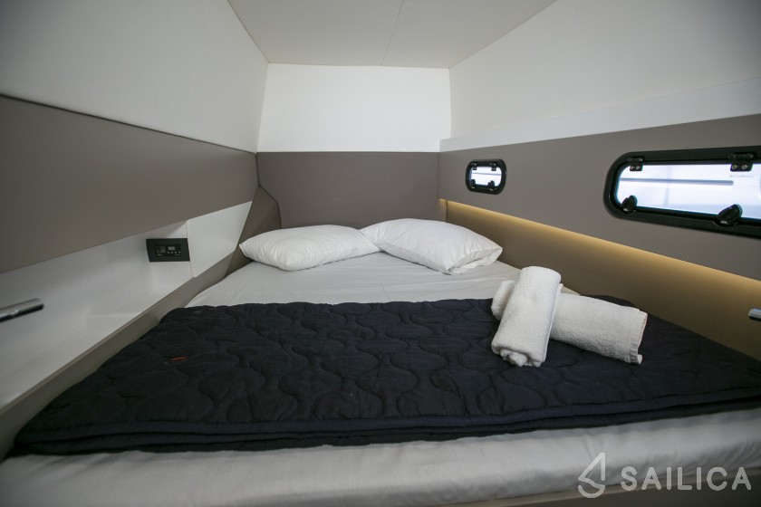Bali 4.1 - Yacht Charter Sailica