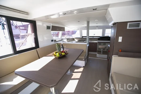 Bali 4.1 - Yacht Charter Sailica