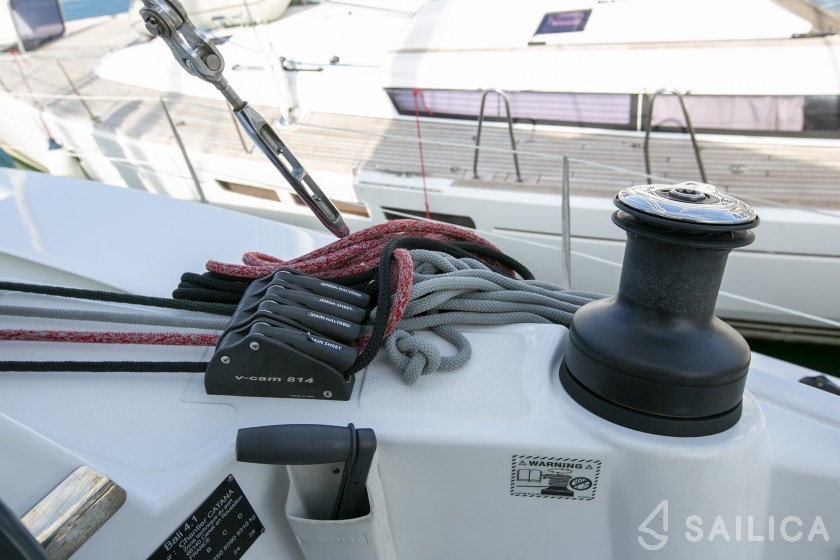 Bali 4.1 - Yacht Charter Sailica