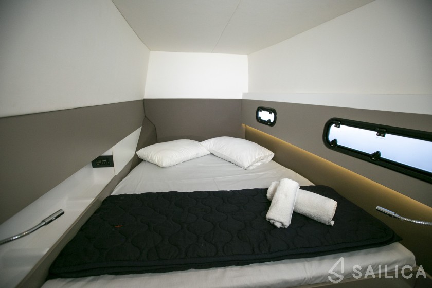 Bali 4.1 - Yacht Charter Sailica