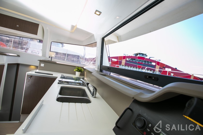 Bali 4.1 - Yacht Charter Sailica