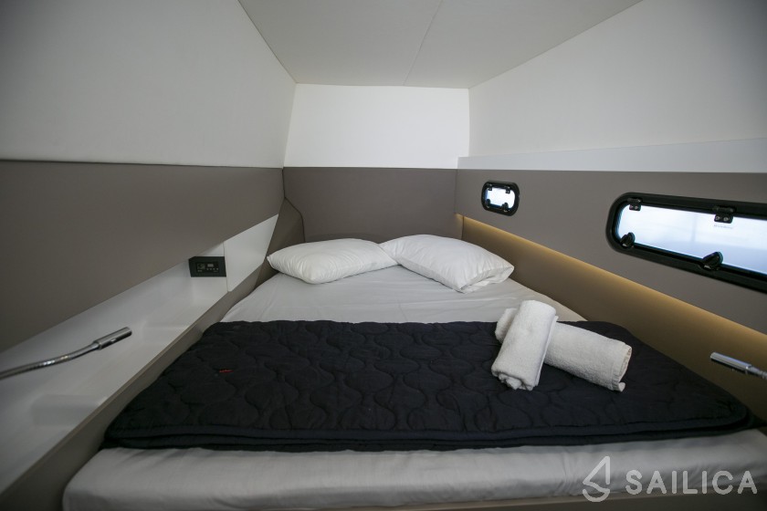 Bali 4.1 - Yacht Charter Sailica