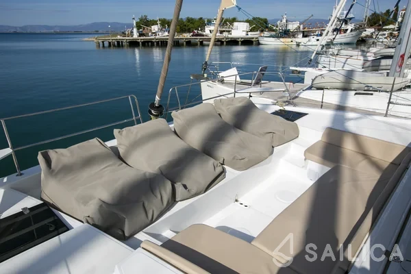 Bali 4.1 - Yacht Charter Sailica