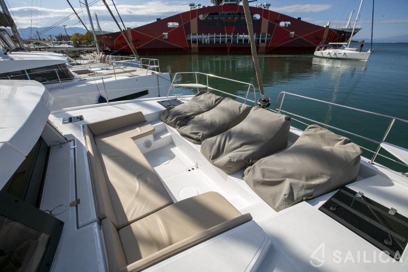 Bali 4.1 - Yacht Charter Sailica