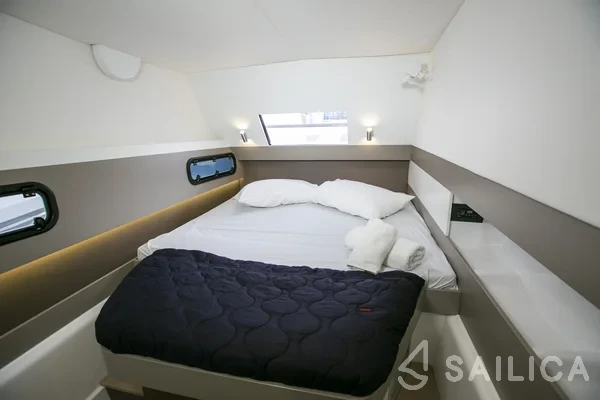 Bali 4.1 - Yacht Charter Sailica