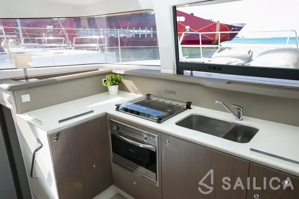 Bali 4.1 - Yacht Charter Sailica