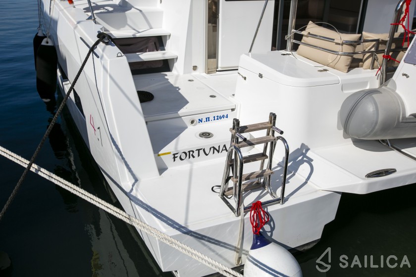 Bali 4.1 - Yacht Charter Sailica