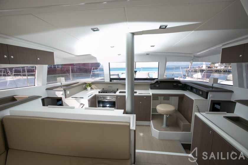 Bali 4.1 - Yacht Charter Sailica
