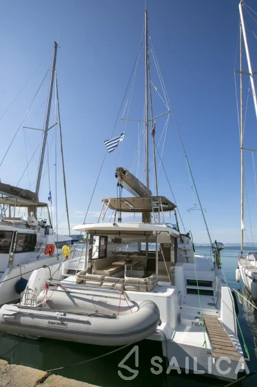 Bali 4.1 - Yacht Charter Sailica