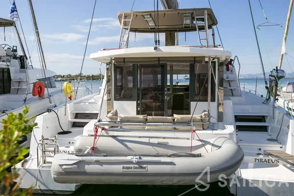Bali 4.1 - Yacht Charter Sailica