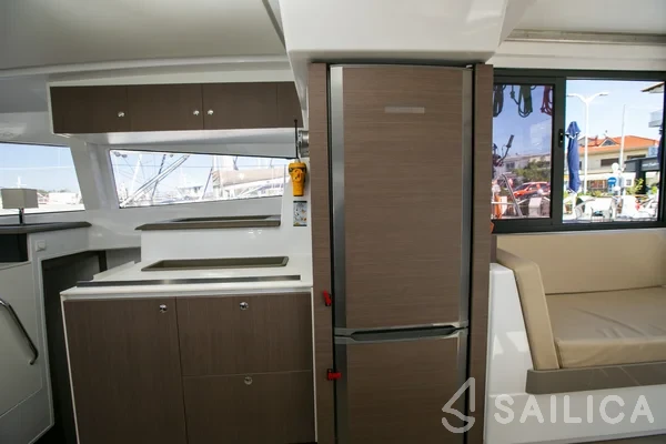 Bali 4.1 - Yacht Charter Sailica