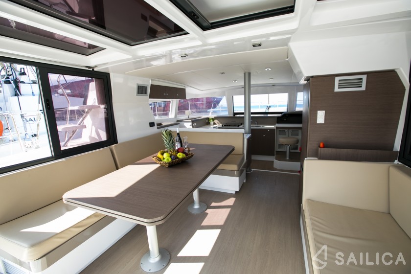 Bali 4.1 - Yacht Charter Sailica