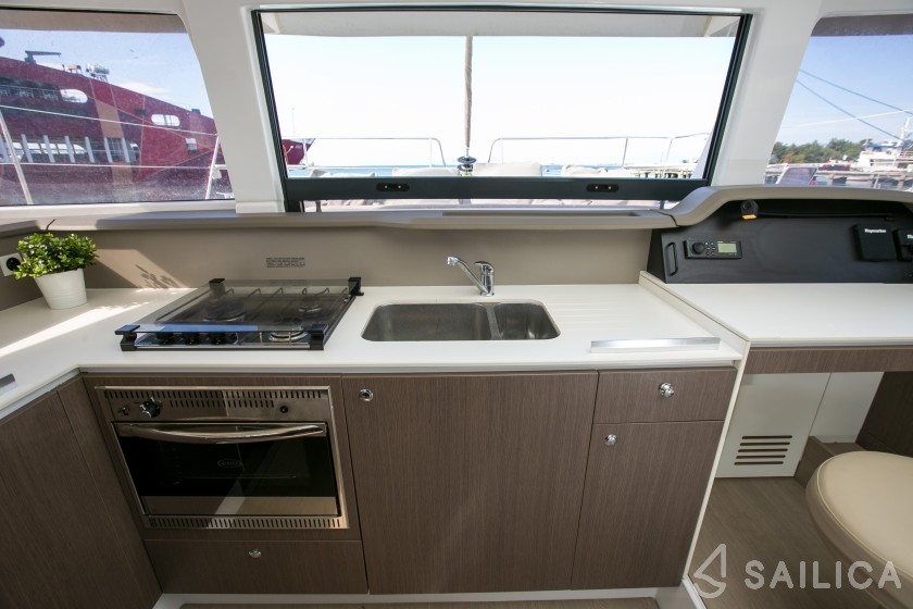 Bali 4.1 - Yacht Charter Sailica
