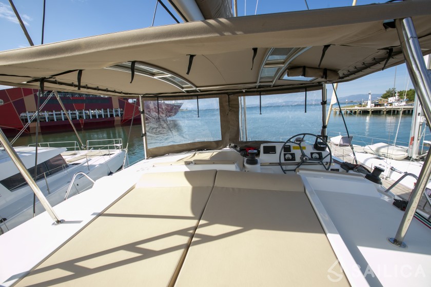 Bali 4.1 - Yacht Charter Sailica