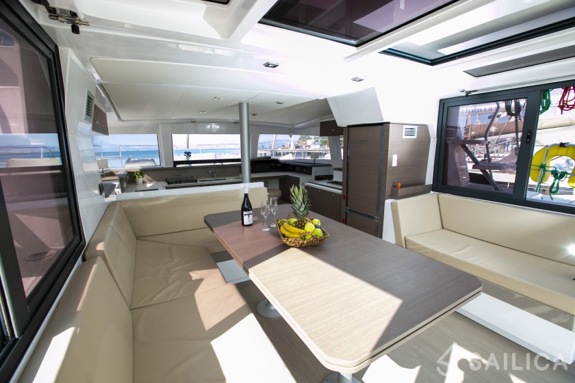 Bali 4.1 - Yacht Charter Sailica