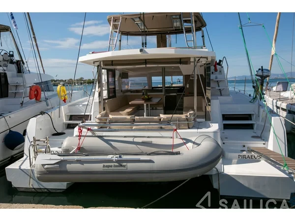 Bali 4.1 - Yacht Charter Sailica