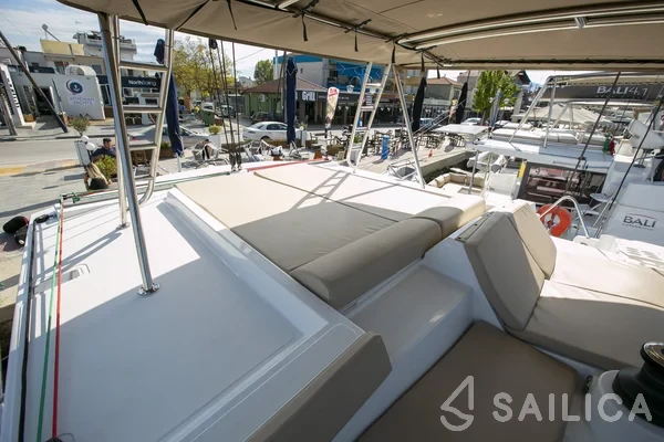 Bali 4.1 - Yacht Charter Sailica