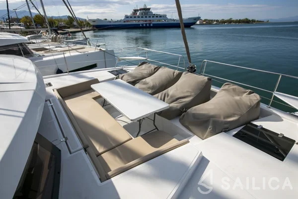 Bali 4.1 - Yacht Charter Sailica