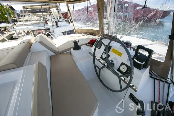 Bali 4.1 - Yacht Charter Sailica