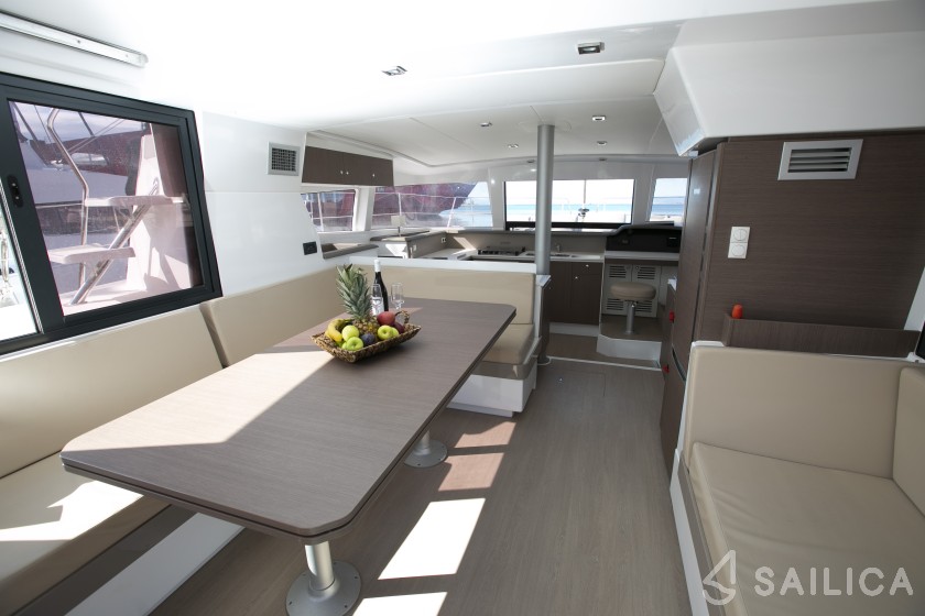 Bali 4.1 - Yacht Charter Sailica