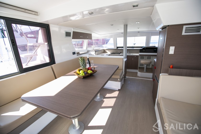 Bali 4.1 - Yacht Charter Sailica