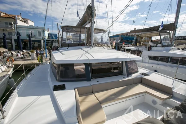 Bali 4.1 - Yacht Charter Sailica