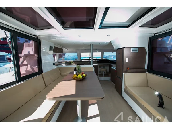 Bali 4.1 - Yacht Charter Sailica