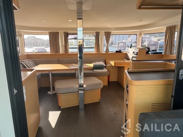 Lagoon 42 - Yacht Charter Sailica