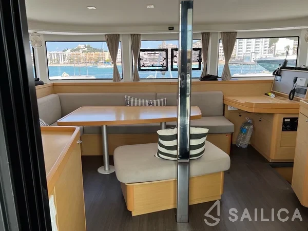 Lagoon 42 - Yacht Charter Sailica