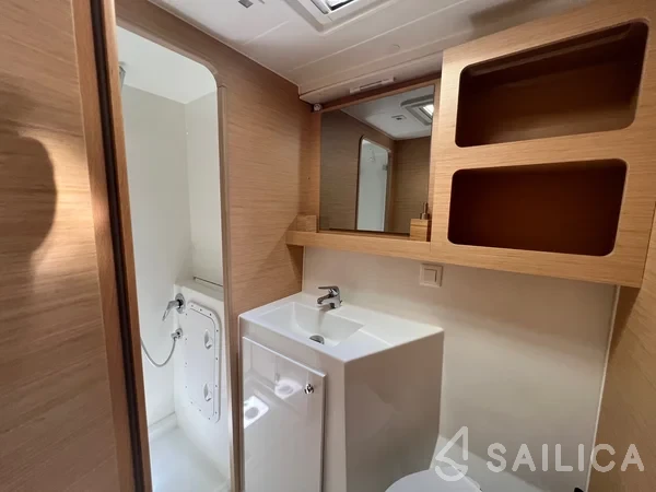 Lagoon 42 - Yacht Charter Sailica