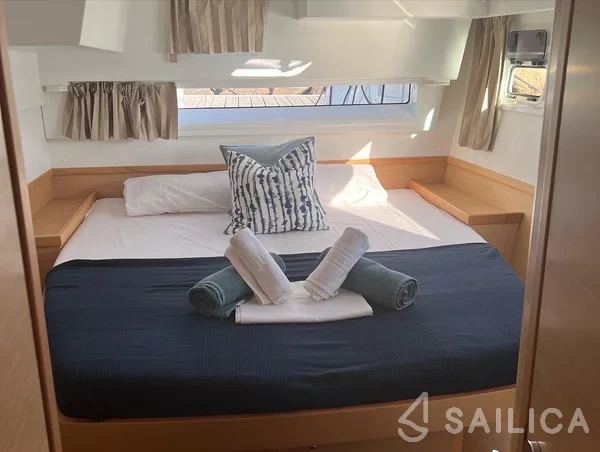 Lagoon 42 - Yacht Charter Sailica