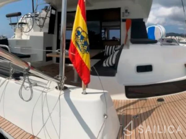 Lagoon 42 - Yacht Charter Sailica