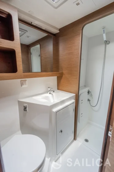 Lagoon 42 - Yacht Charter Sailica