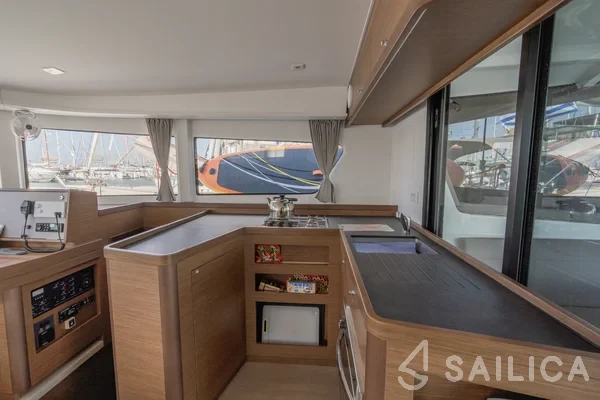 Lagoon 42 - Yacht Charter Sailica