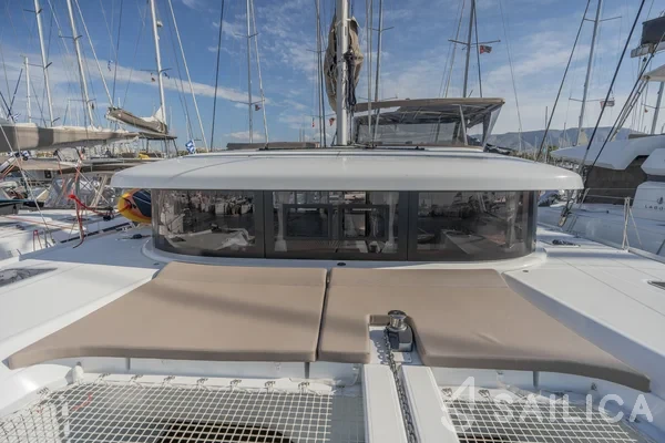Lagoon 42 - Yacht Charter Sailica