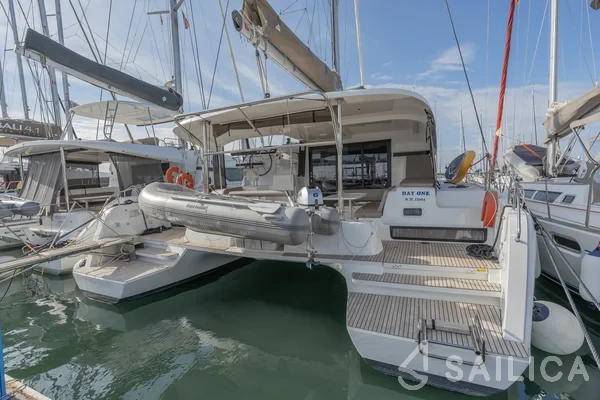 Lagoon 42 - Yacht Charter Sailica