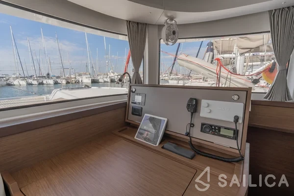 Lagoon 42 - Yacht Charter Sailica