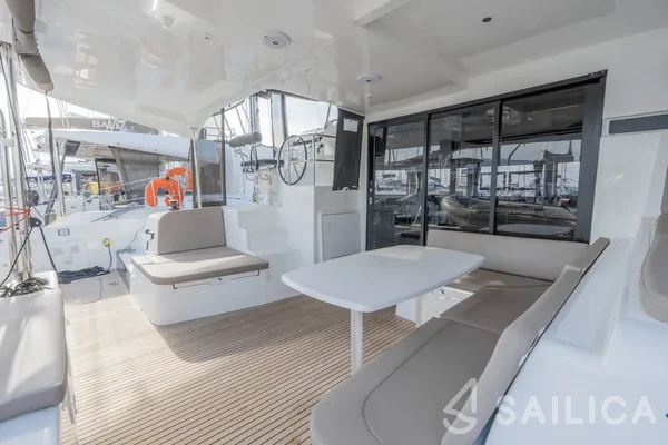 Lagoon 42 - Yacht Charter Sailica