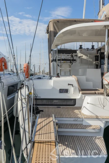 Lagoon 42 - Yacht Charter Sailica