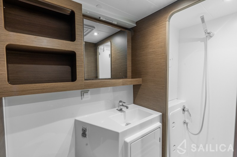 Lagoon 42 - Yacht Charter Sailica