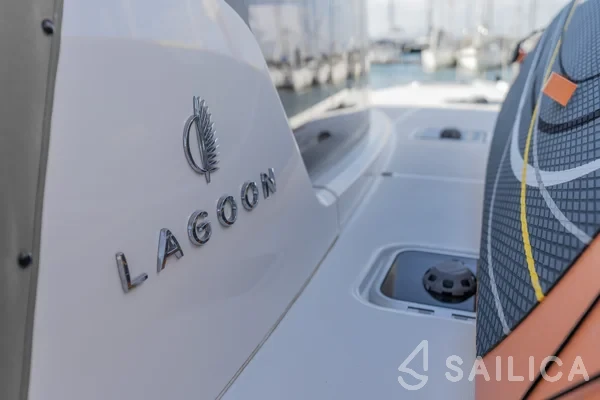Lagoon 42 - Yacht Charter Sailica