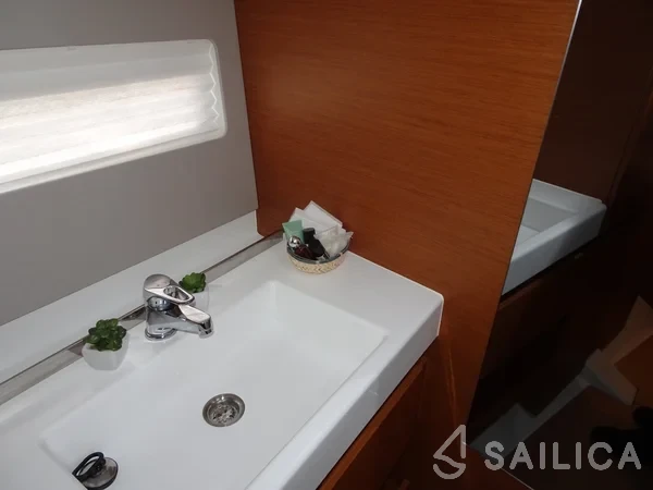 Sun Odyssey 490 - Yacht Charter Sailica